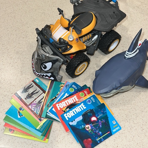 FORTNITE TOYS & TRADING CARDS - Picture 1 of 4